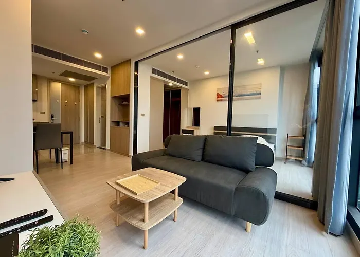Apartment Near Jodd Fairs With Pool, Movie Theater & Patio
