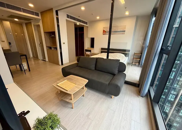 Near Jodd Fairs With Pool, Movie Theater & Patio *