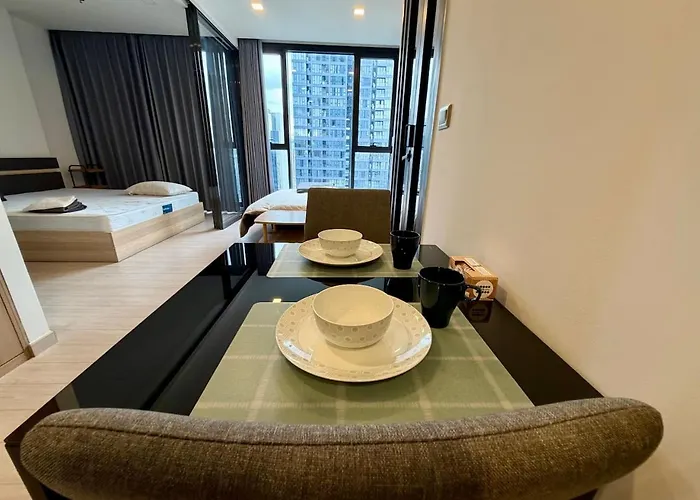 Near Jodd Fairs With Pool, Movie Theater & Patio Bangkok