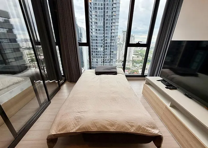 Near Jodd Fairs With Pool, Movie Theater & Patio Apartment Bangkok