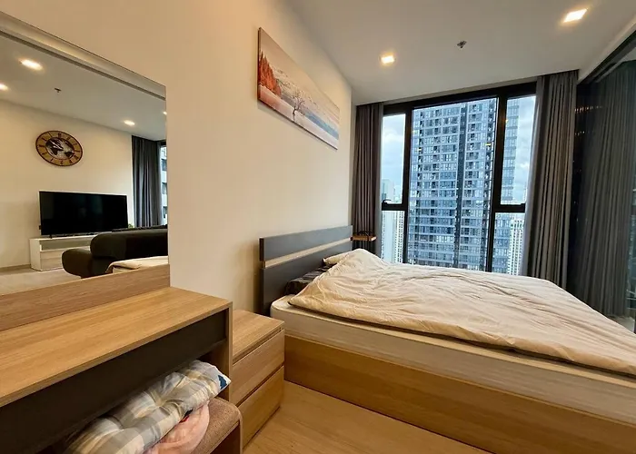 Apartment Near Jodd Fairs With Pool, Movie Theater & Patio Bangkok