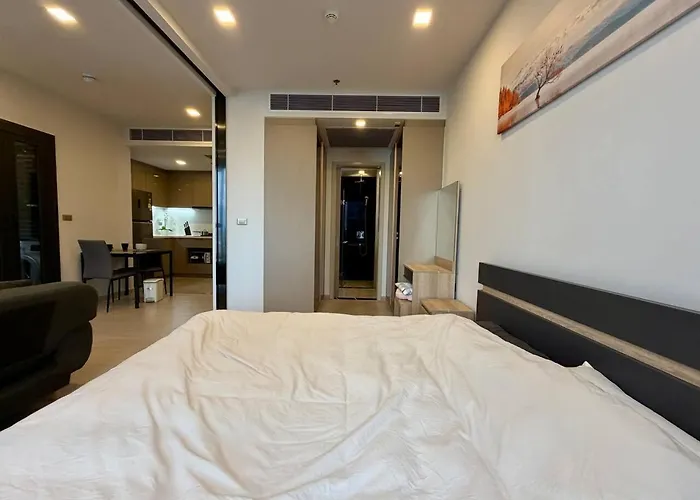 Near Jodd Fairs With Pool, Movie Theater & Patio Apartment