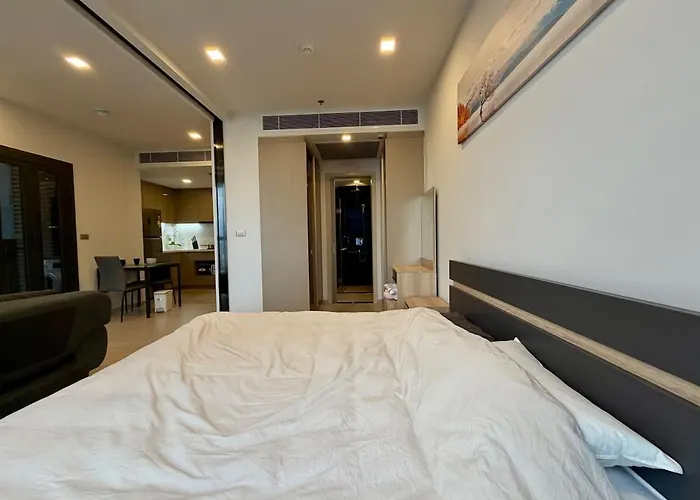 Near Jodd Fairs With Pool, Movie Theater & Patio Apartment Bangkok