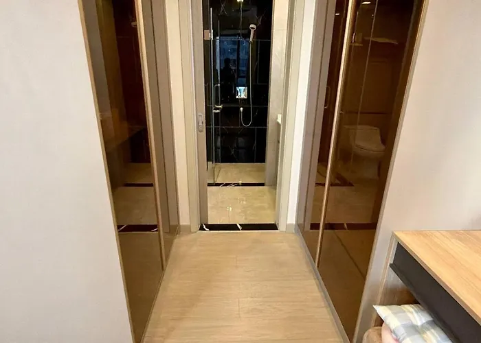 Apartment Near Jodd Fairs With Pool, Movie Theater & Patio Bangkok