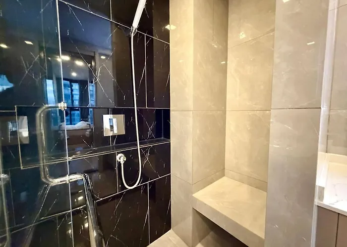 Apartment Near Jodd Fairs With Pool, Movie Theater & Patio