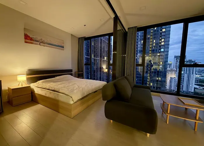 Apartment Near Jodd Fairs With Pool, Movie Theater & Patio Bangkok