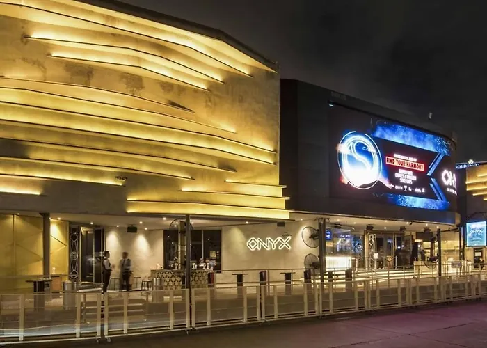 Near Jodd Fairs With Pool, Movie Theater & Patio * Bangkok