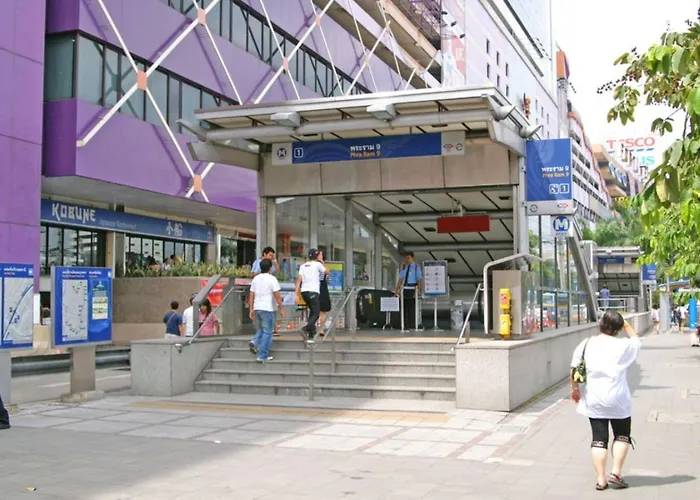 Near Jodd Fairs With Pool, Movie Theater & Patio * Bangkok