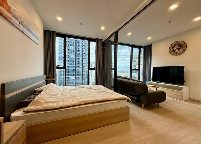 Near Jodd Fairs With Pool, Movie Theater & Patio Apartment Bangkok